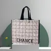 Sacolas TNT Personalizadas para Lojas de Roupas, Sacolas de Compras Impermeáveis para Roupas, Sacolas Tote Bag TNT, Sacolas Ecológicas Estampadas em Cores em Estoque
