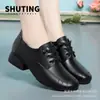 Sapatos da mamãe sola macia superfície macia estilo étnico sapatos de trabalho super macios e fáceis de usar para a mamãe usar