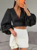 Nueva Camisa Sexy de Satén con Cuello en V Otoño e Invierno, Camisa Retro de Manga Larga con Lunares, Top Adelgazante con Cintura Marcada y Mangas de Farol