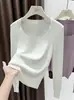 Blusa de Lã Base Temperamento Marrom para Mulheres Outono/Inverno 2026 Esquema de Cores Mesclado Corte Justo Gola Baixa Blusa Interna Toque de Alto Padrão