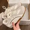 Zapatos de Entrenamiento Alemanes con Tacón Oculto Plateados para Mujer 2026 Nuevos de Primavera y Otoño Súper Calientes Zapatos Blancos Forrest Gump Zapatos Deportivos Casuales