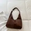 Bolso Tote de Color Sólido Estilo Coreano para el Trabajo con Remaches Gran Capacidad de un Solo Hombro Retro Alta Apariencia Personalidad Moda Bolso de Axila
