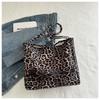 Bolsa de Ombro Leopard Print Distinta Nova Inverno 2024 Grande Capacidade Elegante Bolsa Axilar Estilo Coreano Moda Casual Bolsa Tote para Mulheres