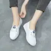 Tênis Brancos da Moda para Mulheres 2026 Novo Estilo Coreano Versátil Confortável Casual Tênis de Lona para Mulheres Baixos Respiráveis Tênis de Lona para Estudantes