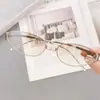 Óculos Cat-Eye Novos de 2026 com um Estilo Tecnológico Futurista Único, Armação Fina de Metal Estilosa, Óculos da Moda Sem Grau