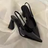 Nuevos zapatos de tacón grueso estilo francés de un solo color para combinar con faldas, sandalias verdes de punta cerrada, tacones altos puntiagudos con espalda hueca para mujer primavera/verano 2026