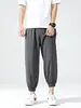 Fábrica de comercio exterior selecciona cuidadosamente pantalones jogger de seda helada, pantalones deportivos casuales de verano finos de secado rápido, pantalones de nueve puntos holgados para hombre
