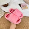 Pantuflas peludas para mujer para usar en exteriores, nuevo estilo otoño e invierno 2026, súper populares, antideslizantes, cálidas, de suela plana, pantuflas de algodón de una tira para uso en casa