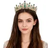 Elegante Corona de Novia de Cristal Verde con Intrincado Diseño de Aleación Perfecta para Bodas Concursos y Ocasiones Especiales El marco dorado está adornado con deslumbrantes pedrería verde y transparente añadiendo sofisticación y encanto a cualquier look