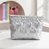 Bolso de Mano Acolchado Transfronterizo Japonés y Coreano con Tema de Amor, Bolsa de Maquillaje de Gran Capacidad, Bolsillo Interior, Bolsa de Almacenamiento para Labiales y Cuidado de la Piel al por Mayor