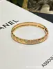 Oro Rosa de 18K, Oro, Platino y Oro Blanco Versiones Estrechas y Anchas de Exquisitos Brazaletes con Patrón de Diamantes Diagonales