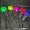 Mini Palo de Luz LED Tamaño Pequeño 15 Colores Acrílico Palo Fluorescente Estrella de Cinco Puntas Forma de Corazón Palo de Animación de Mano Llavero