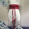 Una colección de varios artículos de algodón y lino con elementos Hanfu, cinturones vintage, accesorios de cintura de estilo artístico, cinturones anchos de color liso