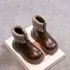 Botas Infantis 2025 Novas Botas Curtas Infantis Estilo Inverno Sapatos de Algodão Forrados com Lã Botas Versáteis Estilo Britânico