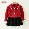 Conjunto de punto para niñas con cuello y patrón de rombos con cuentas, conjunto de dos piezas con falda plisada de lazo para niños mayores, conjunto de dos piezas estilo Chanel