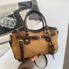 Bolsa de enfeite pendente com estampa de leopardo miu de alta qualidade para mulheres, novo estilo 2026, bolsa de ombro única retrô, bolsa transversal versátil para o dia a dia