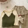 Traje de Niña Otoño 2026 Primavera/Otoño Nuevo Elegante Chaleco Infantil Capa Base Pantalones de Pierna Ancha Bebé Estilo Coreano Conjunto de Tres Piezas