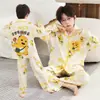 Conjunto de pijama de algodão nuvem de manga longa para meninos, fino, para primavera e outono, roupa de casa infantil com desenho animado, adequado para adolescentes usarem fora.