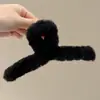 Pinza para el pelo de felpa con lunares de alta gama 2026, Pinza de tiburón moderna y exquisita para mujer, Versátil para el uso diario y el trabajo, Accesorio para el cabello