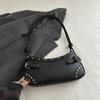 Bolso de diseño de nicho de moda francesa para mujer, nuevo bolso de otoño 2024, estilo Spice Girl, con remaches, estilo bogie, bolso de mano bajo el brazo.