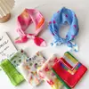 Pañuelo Cuadrado Pequeño de 55% Algodón y Lino Bufanda para Mujer de Primavera y Verano Estilo Coreano Pañuelo para la Cabeza Moda Cinturón Decorativo para el Cabello Pañuelo de Flores Bufanda
