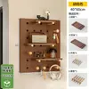 Prateleira de Armazenamento em Painel Perfurado Cor Nogueira Formato de Madeira Maciça Entrada da Porta da Parede Prateleira Decorativa de Exibição Atrás da Porta