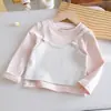 Camiseta base de rayas para niña, estilo dos piezas falso, manga larga, 26 nuevo estilo de otoño, linda camiseta con gato de dibujos animados tridimensional para bebés, moderna