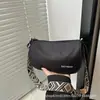 Bolso cruzado para mujer, bolso pequeño de nailon, estilo nuevo, bolso de hombro simple y versátil, ligero para el trabajo, directo de fábrica, al por mayor en stock
