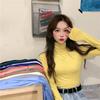 Camisa de cuello alto para mujer, otoño e invierno, nueva moda coreana, ajustada, adelgazante, para estudiantes, color sólido, interior de manga larga para niñas.