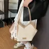 Bolso de Paja Tejida para Mujer Gran Capacidad 2025 Nuevo Verano Versátil Bolso de Hombro Textura Popular Bolso Tote para Viajes Diarios