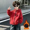 Chaqueta con capucha para niño, nuevo estilo primavera/otoño 2026, cortavientos tres en uno para niños, atuendo de otoño elegante y moderno para niños, conjunto de dos piezas