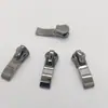 No. 3 metal brillante para pistola, tirador inferior colgante para pistola, en stock, tirador de cremallera, pieza para equipaje y ropa, suministro directo de fábrica