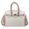 Bolsa de Mão Platinum Elegante e Moderna de Grande Capacidade para Mulheres, Novo Estilo Verão 2025, Bolsa Transversal Estilosa com Textura de Couro