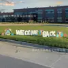 Bienvenida transfronteriza de regreso a clases, apertura de la tarjeta de temporada escolar, letrero decorativo del patio del campus, apertura de la tarjeta de temporada escolar
