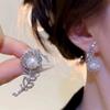 Pendientes asimétricos de lujo ligeros y de alta gama con un toque distintivo para mujer, elegantes y modernos, accesorios para las orejas que combinan con todo.