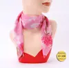 Lenço quadrado pequeno novo transfronteiriço lenço de cabeça feminino atacado lenço lenço moda simples lenço de trabalho lenço de pescoço