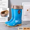 Botas de lluvia altas antideslizantes e impermeables para mujer, con suela gruesa, para uso en exteriores, adecuadas para adultos, uso en la cocina, con forro de felpa, duraderas y de diseño de tubo largo