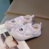 Sandalias para Niñas 2026 Primavera Verano Nuevos Zapatos Casuales de Malla Transpirable para Niños Sandalias Deportivas para Niños Pequeños Zapatos de Suela Suave