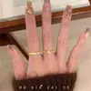 Anillo Estilo Vintage Francés para Mujer, Lujo Ligero, Sensación de Alta Gama, Diseño de Nicho, Banda de Anillo para Dedo Índice Retro, Banda Lisa de Moda