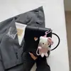 Bolsa balde pequena com relevo de nicho de comércio exterior, bolsa para celular para mulheres, nova bolsa versátil casual de ombro e transversal da moda de verão de 2026