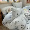 Juego de ropa de cama de algodón de cuatro piezas Clase A, funda nórdica de grado maternal para dormitorio, sábana bajera, juego de tres piezas para estudiante, funda nórdica fresca y simple