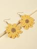 Pendientes bohemios de verano con flores de rafia tejidas a mano para vacaciones en la playa