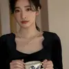 Collar con colgante de cuentas retorcidas de doble capa estilo francés para mujer, nuevo modelo 2026, cadena de clavícula de alta gama, accesorio de nicho de lujo ligero