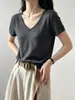 Camiseta de punto gris estilo coreano, nuevo modelo verano 2026, casual, versátil, corte holgado, adelgazante, cuello en V, manga corta