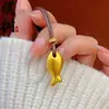Tienda de Oro Mismo Estilo Bañado en Oro Técnica Antigua Pez Amarillo Pequeño Collar Colgante, Cadena para Suéter Pez y Carpa, Regalo de Moda para Novia