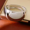 Pulsera redonda brillante metálica, estilo transfronterizo europeo y americano, simple y única, con un diseño exagerado, joyería de nicho de lujo ligero para mujer