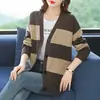 Cardigan de tricô listrado para mulheres, novo estilo primavera e outono 2026, peça externa de caimento solto, jaqueta suéter da moda