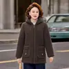 Roupas de Inverno para Mãe, Jaqueta de Lã com Forro de Lã e Acolchoada com Capuz, Novo Estilo 2026, Casaco de Algodão Quente e Fashion para Mulheres de Meia-Idade e Idosas