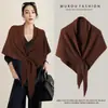 Chal de punto triangular cruzado de color puro mezclado con lana para otoño e invierno, moderno y versátil, protector de cuello y bufanda de cuello cálidos con chaleco