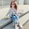 Conjunto de Dos Piezas para Niña Primavera 2026 Nuevo Estilo Coreano Cárdigan Rayado con Estampado de Gato y Corazón Jeans Tendencia